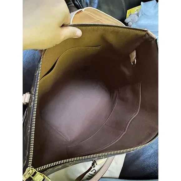 Louis Vuitton Totally MM Tote - Picture 13 of 14